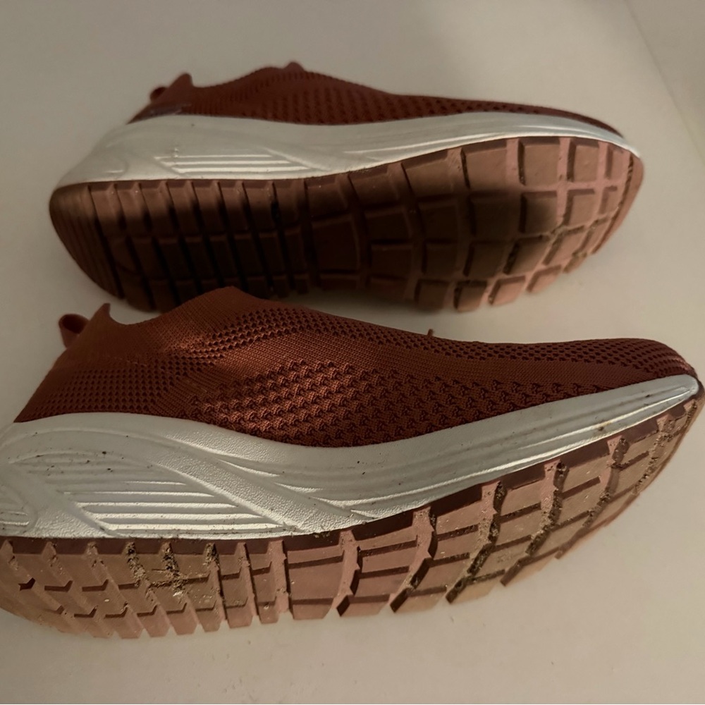Skechers rose colored Bob’s with memory foam and bungee laces. - Picture 9 of 9